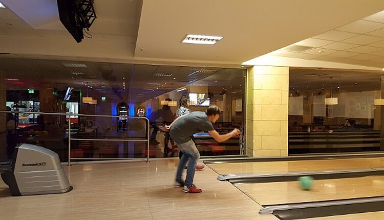 Gemeinsamer Bowlingnachmittag der kaufmännischen Auszubildenden Gemeinsamer Bowlingnachmittag der kaufmännischen Auszubildenden