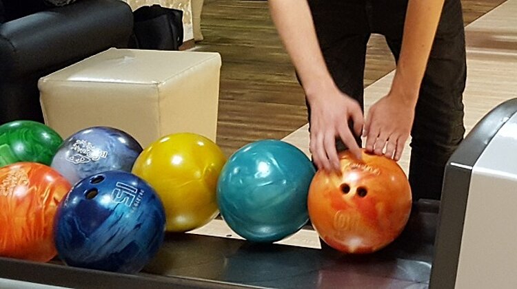 Gemeinsamer Bowlingnachmittag der kaufmännischen Auszubildenden Gemeinsamer Bowlingnachmittag der kaufmännischen Auszubildenden