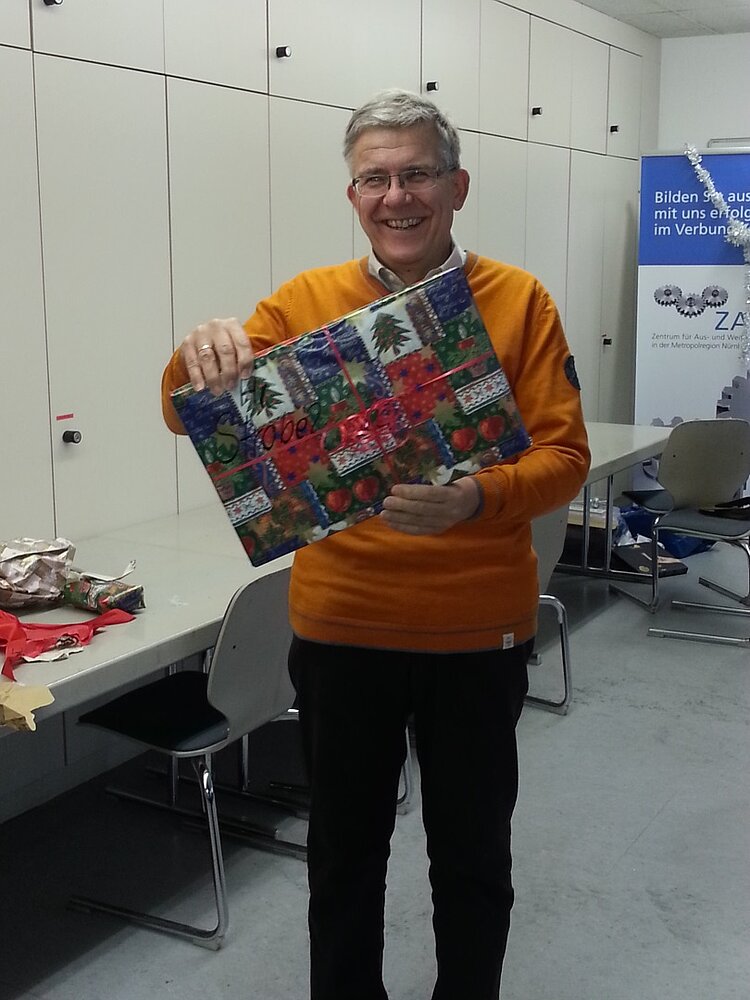 Wichtelgeschenke und Weihnachstlieder - Die Weihnachtsfeier im ZAW Wichtelgeschenke und Weihnachstlieder - Die Weihnachtsfeier im ZAW