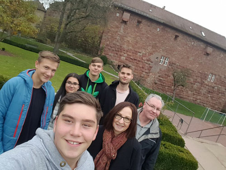 Teamtage der kaufmännischen Azubis auf Burg Rothenfels Teamtage der kaufmännischen Azubis auf Burg Rothenfels