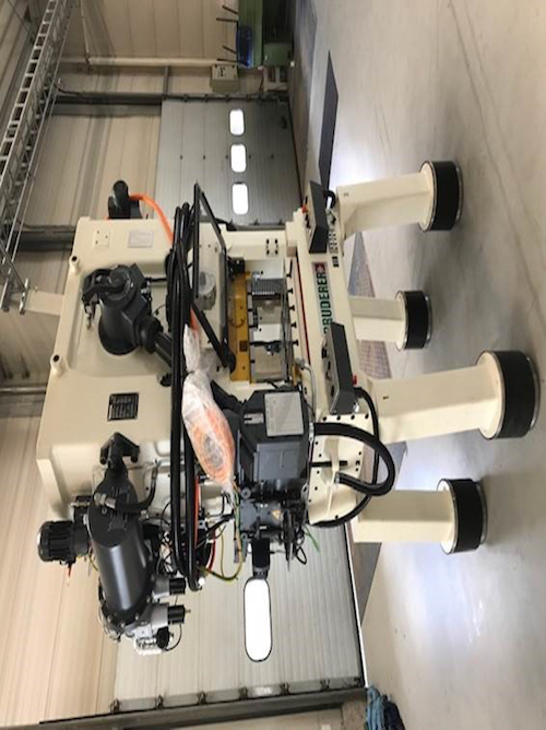 Lieferung und Aufbau der Stanzmaschine im ZAW Lieferung und Aufbau der Stanzmaschine im ZAW-2